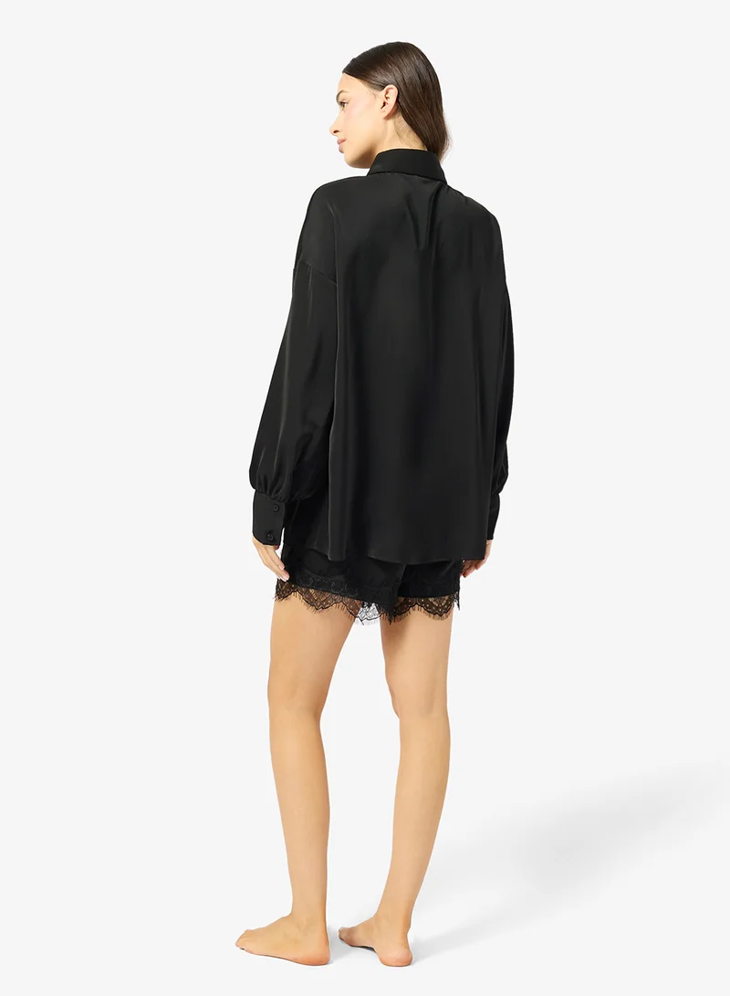 جينجر طقم بيجامة قصير وقميص بأزرار مزين بالدانتيل